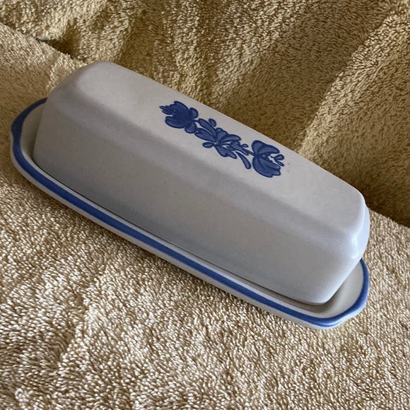 Pfaltzgraff Kitchen Pfaltzgraff Yorktowne Covered Butter Dish 7 78